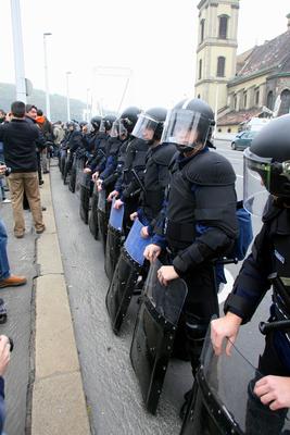 Hídblokád és tüntetés a belvárosban-stock-foto