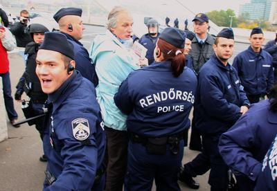 Hídblokád és tüntetés a belvárosban-stock-foto