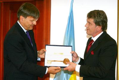 Viktor Juscsenko Budapesten-stock-foto