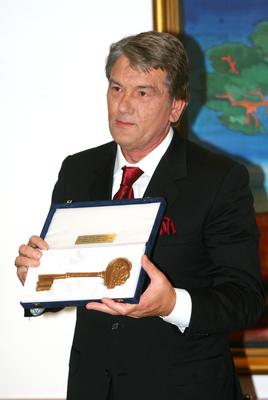 Viktor Juscsenko Budapesten-stock-foto