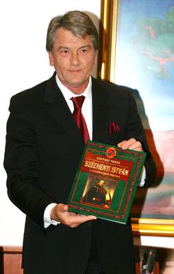 Viktor Juscsenko Budapesten-stock-foto