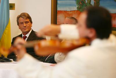 Viktor Juscsenko Budapesten-stock-foto