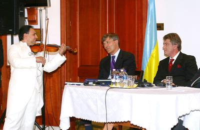 Viktor Juscsenko Budapesten-stock-foto