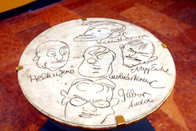 100 éves a Kabaré-stock-foto