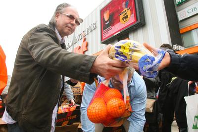 Sztárok kampányolnak az Örs vezér téren-stock-foto