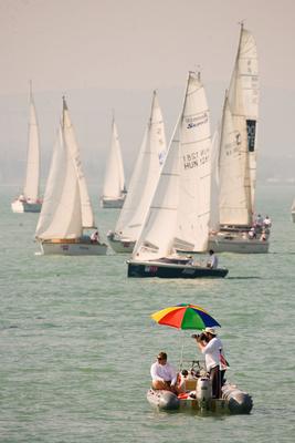 Kékszalag vitorlásverseny-stock-foto