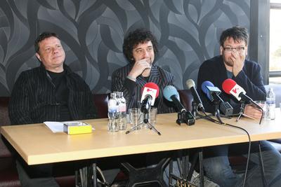 Feloszlik a Kispál és a Borz-stock-foto