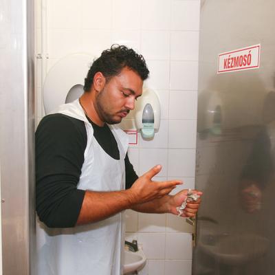 Sztárok töltik a kolbászt-stock-foto