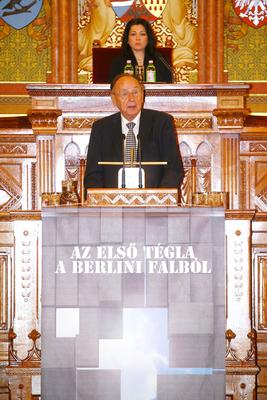 Az első tégla a berlini falból-stock-foto