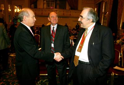 Túl a konvergencián - pénzügyi csúcs Budapesten-stock-foto