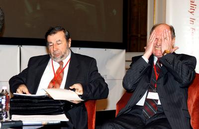 Túl a konvergencián - pénzügyi csúcs Budapesten-stock-foto