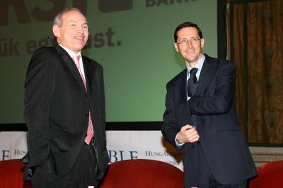 Túl a konvergencián - pénzügyi csúcs Budapesten-stock-foto