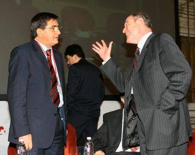 Túl a konvergencián - pénzügyi csúcs Budapesten-stock-foto