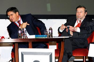 Túl a konvergencián - pénzügyi csúcs Budapesten-stock-foto