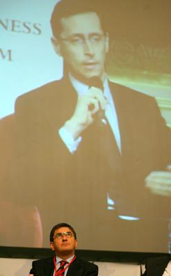 Túl a konvergencián - pénzügyi csúcs Budapesten-stock-foto