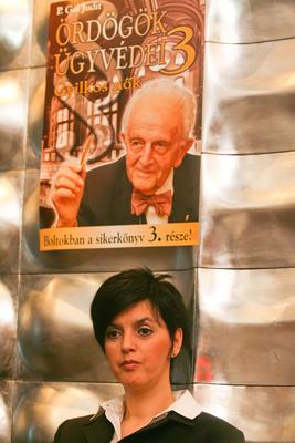 Megjelent az Ördögök ügyvédei 3-stock-foto