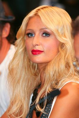 Paris Hilton Budapesten-stock-foto