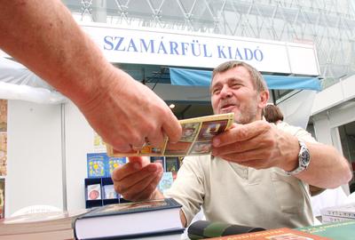 Megkezdődött a 79. Ünnepi Könyvhét-stock-foto