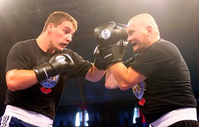 Sztárbox gála - senki sem úszta meg pofon nélkül!-stock-foto