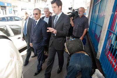 A belügyminiszter a VIII. kerületbe látogatott-stock-foto