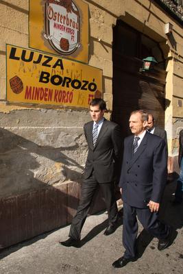 A belügyminiszter a VIII. kerületbe látogatott-stock-foto