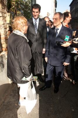 A belügyminiszter a VIII. kerületbe látogatott-stock-foto