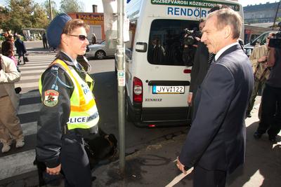 A belügyminiszter a VIII. kerületbe látogatott-stock-foto