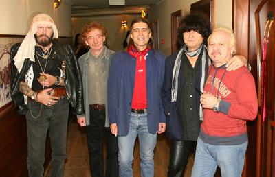 Újra koncertezik a Piramis-stock-foto