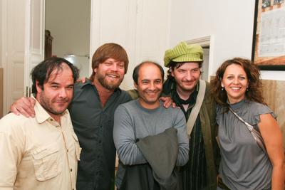 A Beugr? sz?n?szei k?nyvfelaj?nl?s?t adt?k ?t az E?tv?s Gimn?ziumban.A k?pen K?lloy Moln?r P?ter,Szab? Gyozo,Rudolf P?ter,Nov?k P?ter ?s Pokorny Lia.2009.05.27.Fot?:V?r?s Szil?rd-stock-foto