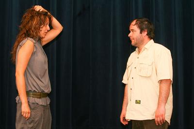 A Beugr? sz?n?szei k?nyvfelaj?nl?s?t adt?k ?t az E?tv?s Gimn?ziumban.A k?pen Pokorny Lia ?s K?lloy Moln?r P?ter.2009.05.27.Fot?:V?r?s Szil?rd-stock-foto