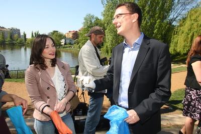 Szemétszedési akció sztárokkal-stock-foto