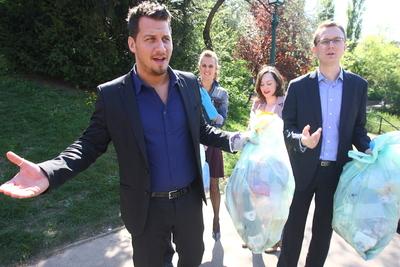 Szemétszedési akció sztárokkal-stock-foto