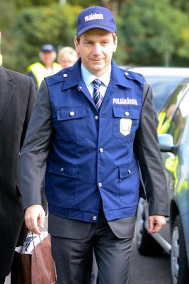 Rendőrautókat kapnak a polgárőrök-stock-foto
