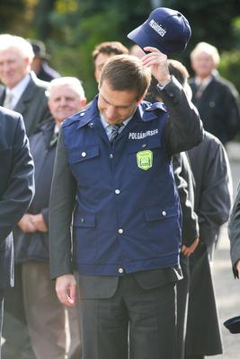 Rendőrautókat kapnak a polgárőrök-stock-foto