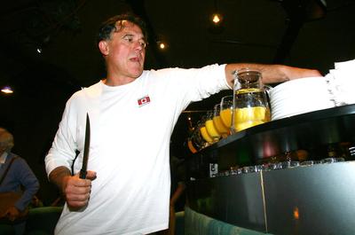 A pulóvergyűjtő századik előadása-stock-foto