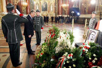 Felravatalozták Puskás Ferencet a Bazilikában-stock-foto