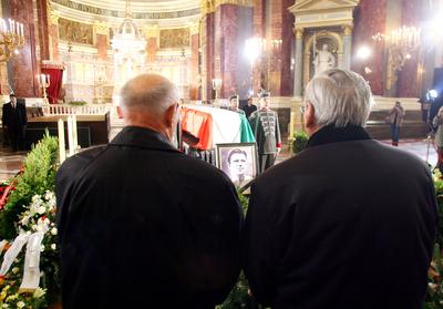 Felravatalozták Puskás Ferencet a Bazilikában-stock-foto