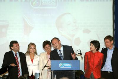 Országyűlési választások első fordulója-stock-foto