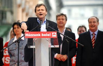 MSZP nagygyűlés a Batthyány örökmécsesnél-stock-foto