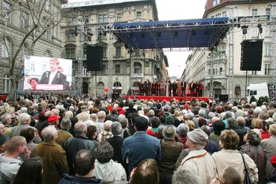 MSZP nagygyűlés a Batthyány örökmécsesnél-stock-foto