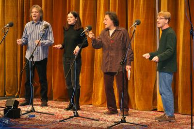 Szilveszteri kabaré a rádióban-stock-foto