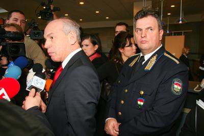 Évet értékeltek a rendőrök-stock-foto