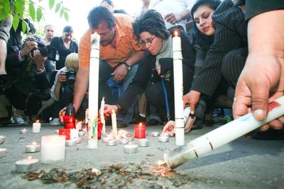 Cigányok és jogvédők tüntetése a rendőrpalotánál-stock-foto