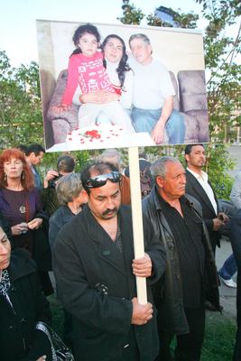 Cigányok és jogvédők tüntetése a rendőrpalotánál-stock-foto
