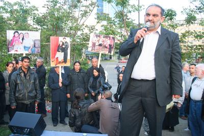 Cigányok és jogvédők tüntetése a rendőrpalotánál-stock-foto
