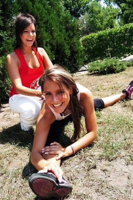 Kiss Orsolya és Póth Diána-stock-foto