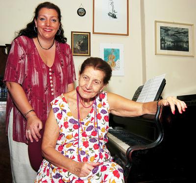 Dávid Viktória és édesanyja-stock-foto