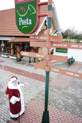 A nagykarácsonyi Mikulás-stock-foto