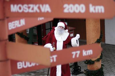 A nagykarácsonyi Mikulás-stock-foto