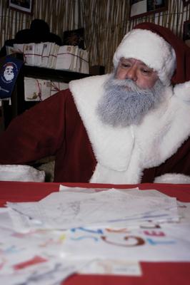 A nagykarácsonyi Mikulás-stock-foto